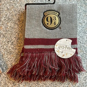 Harry Potter Platform 9 3/4 Scarf - Gray and Maroon